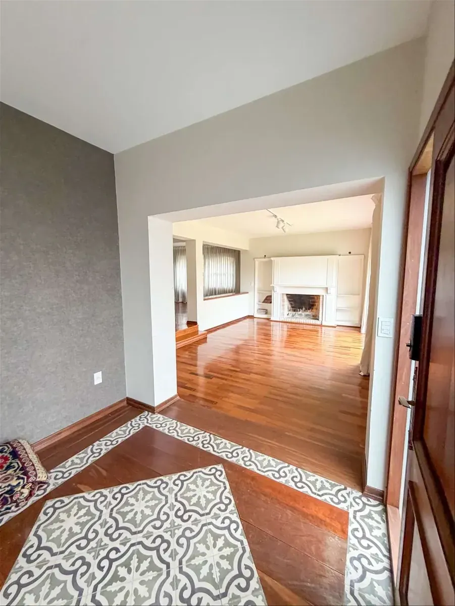 Casa de 363 m² con piscina frente al lago — foto 4 de 5