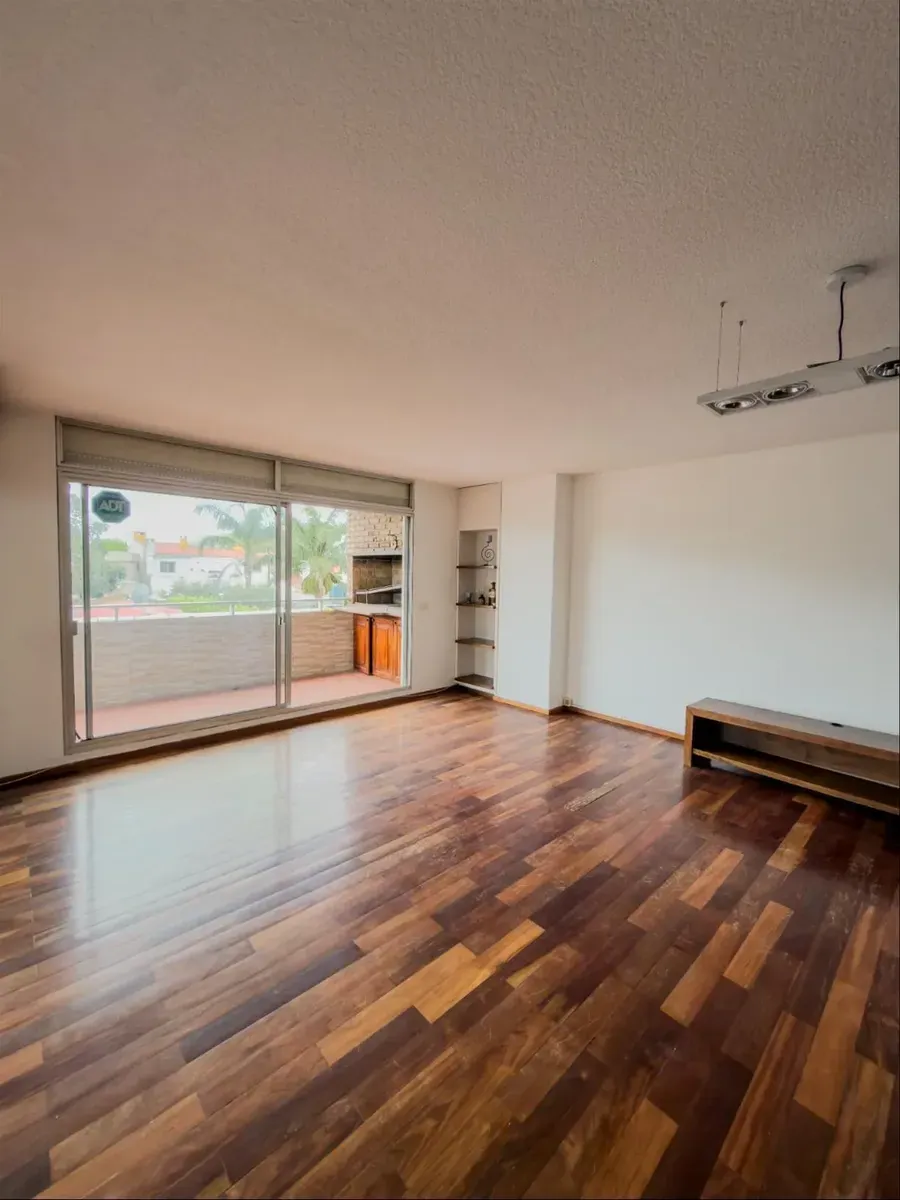 Apartamento de 4 dormitorios en Malvín — foto 1 de 5