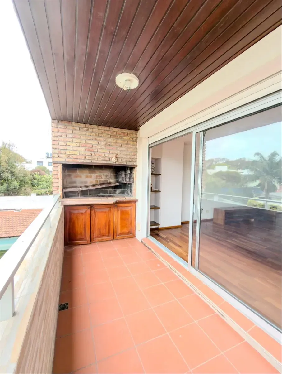 Apartamento de 4 dormitorios en Malvín — foto 3 de 5