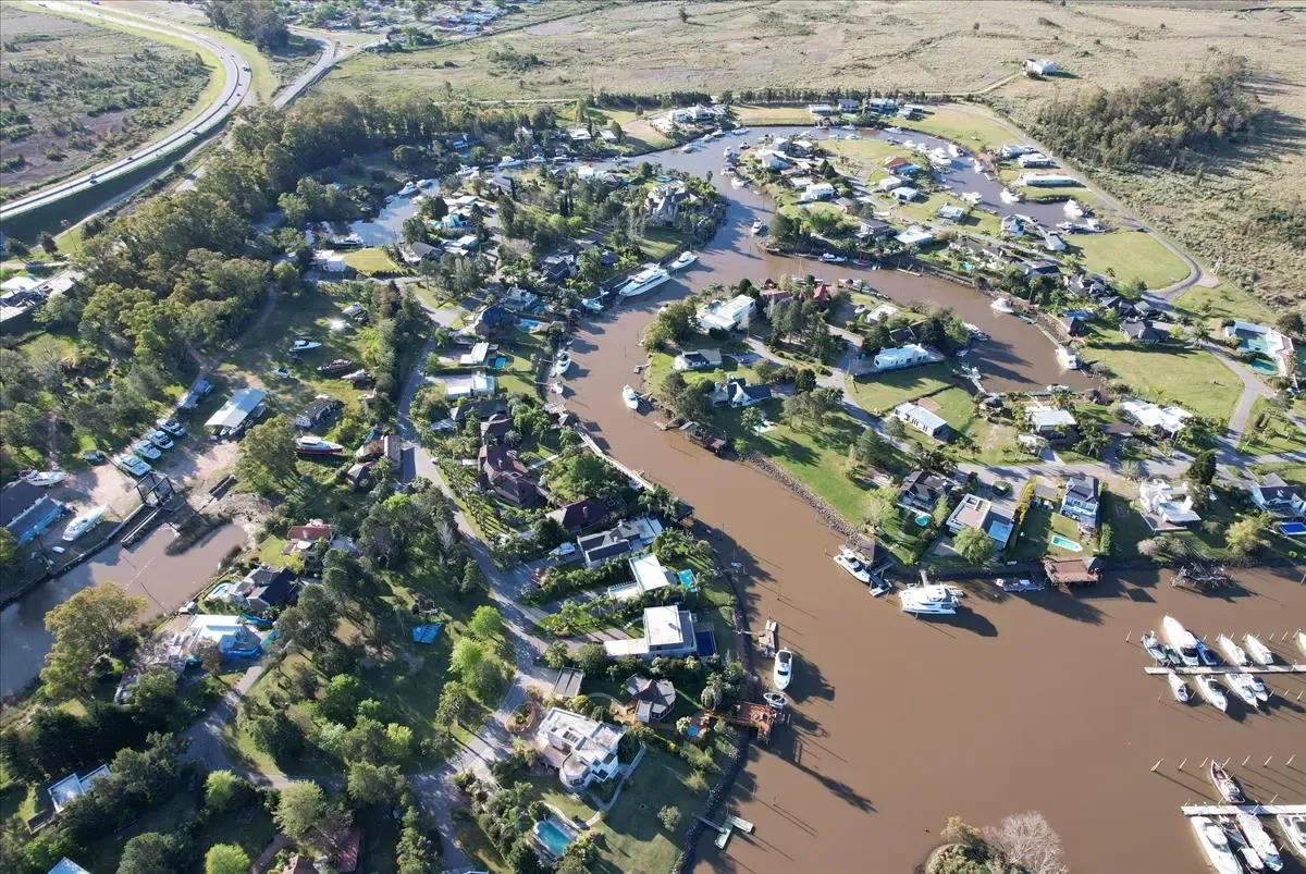 Terreno de 1.050 m² con muelle en Marina de Santa Lucía — foto 5 de 5
